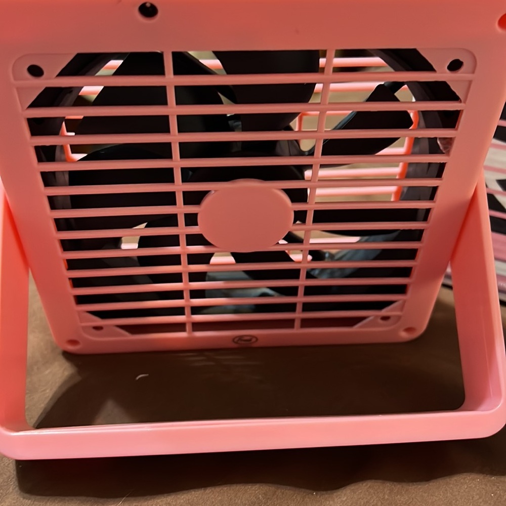 USB Pink Little Desktop Fan - Computer Table - BRAND NEW! - Picture 5 of 6